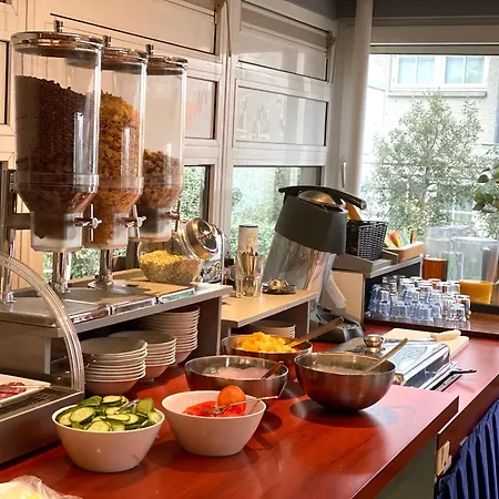 Отель Two Brothers Astoria