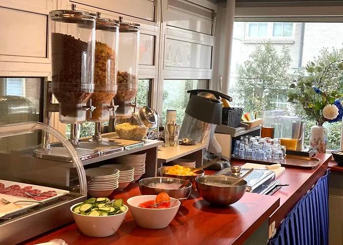 Отель Two Brothers Astoria