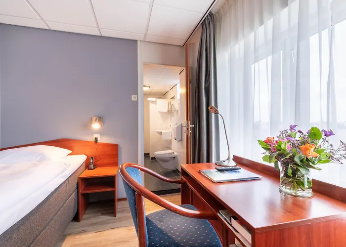 Отель Two Brothers Astoria